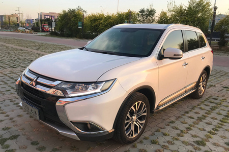 唐山二手三菱欧蓝德 2018款 2.4L CVT 四驱 豪华版 7座
